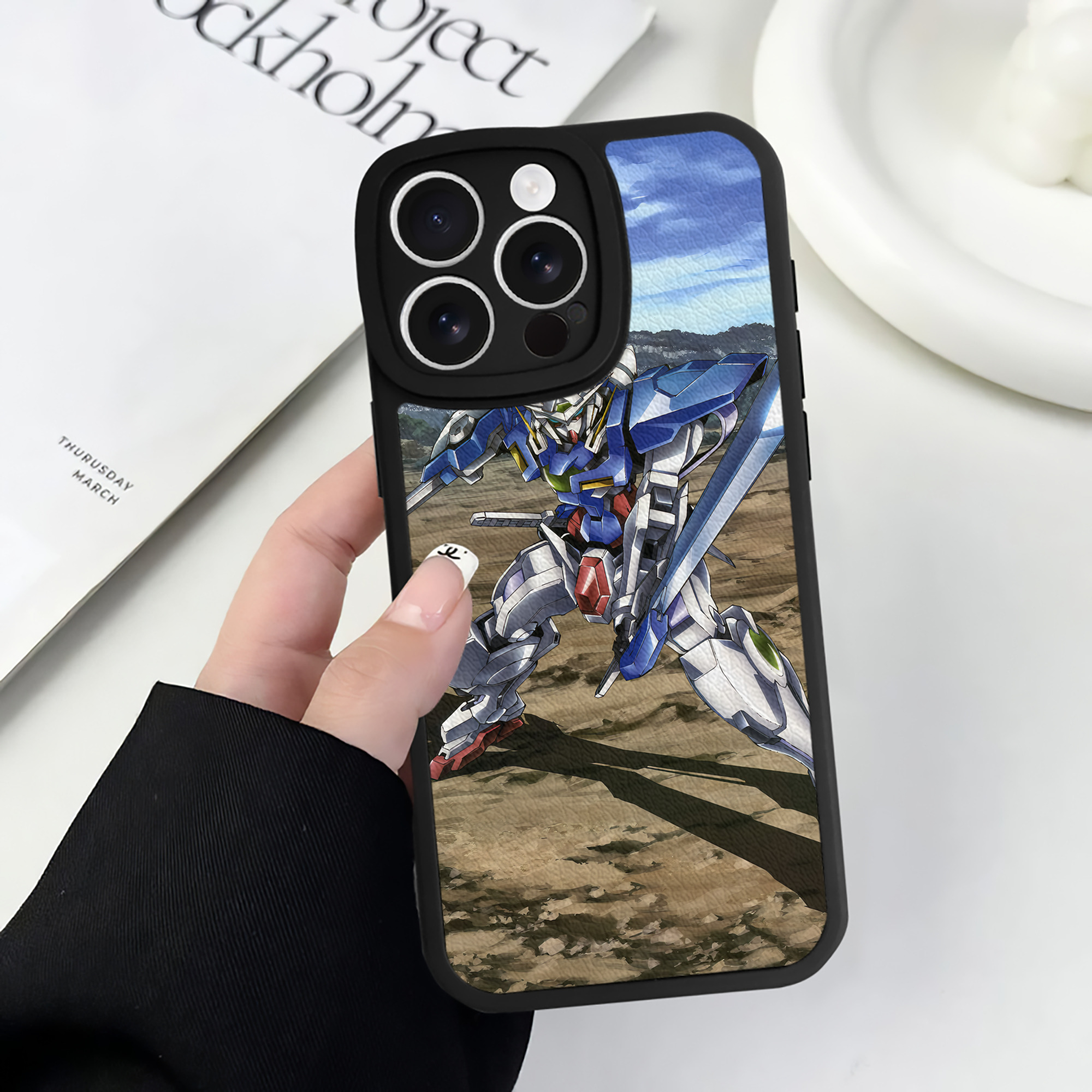 （画像用） 機動戦士ガンダム Mobile Suit Gundam 【iPhone 16シリーズ対応】シリコンスマホケース（レザー調） 材質：シリコン